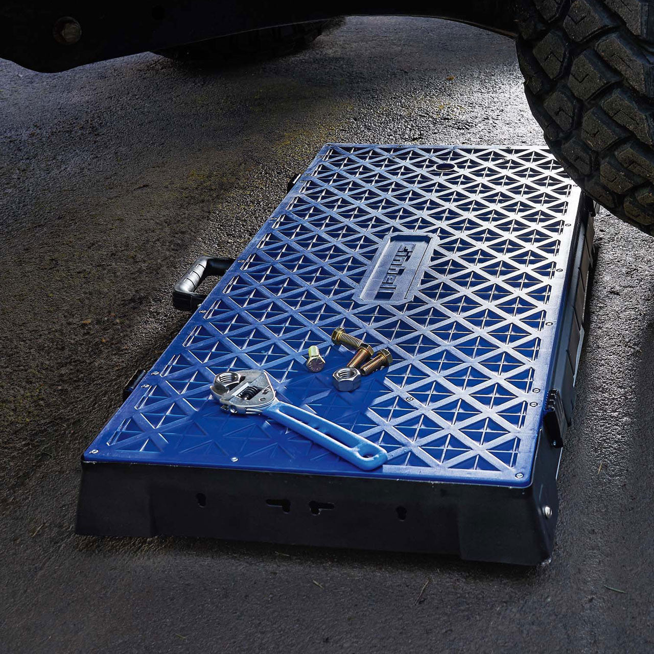 HEAVY-DUTY 4-IN-1 WORK TABLE
