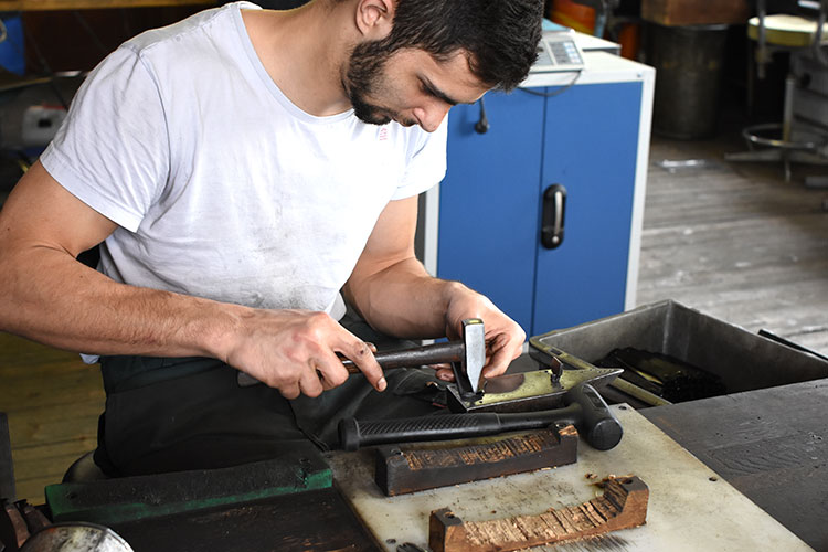 Making Of: The French “Douk Douk” Knife