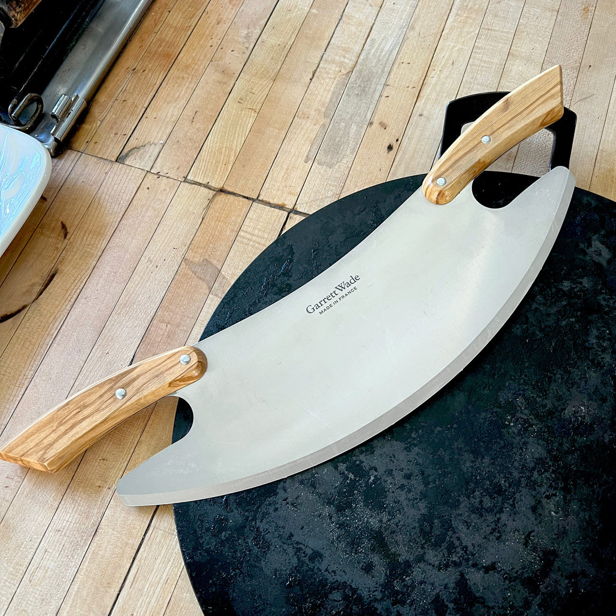 Garrett Wade’s Rocking Pizza Knife