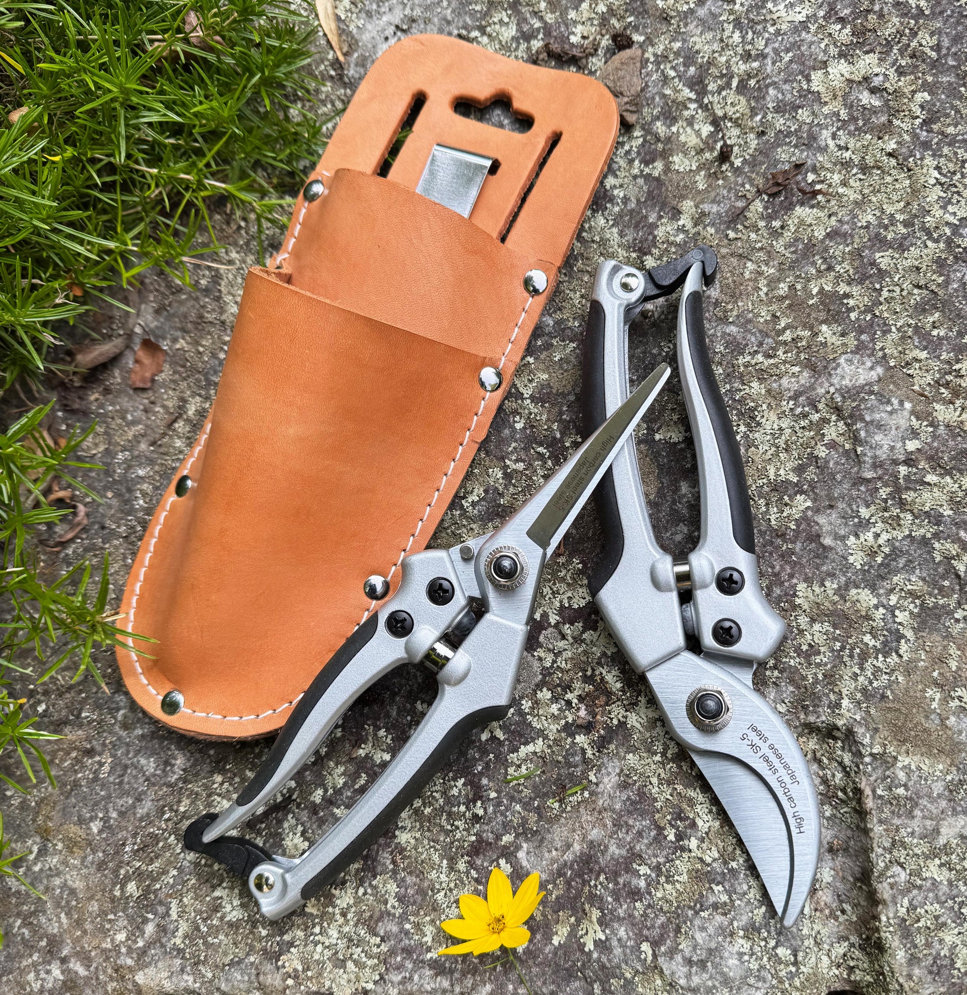 Bypass & Flower Pruner Set with Leather Sheath