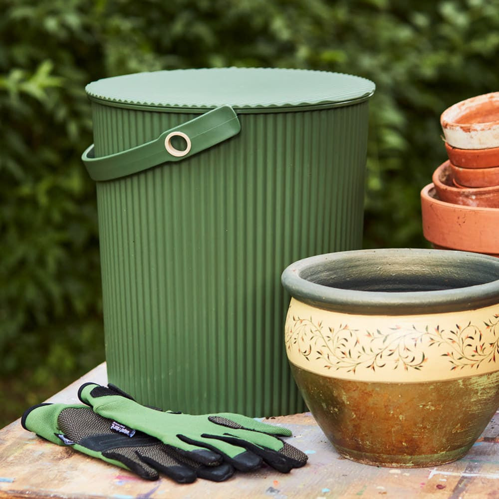 Modern Japanese Garden Bucket